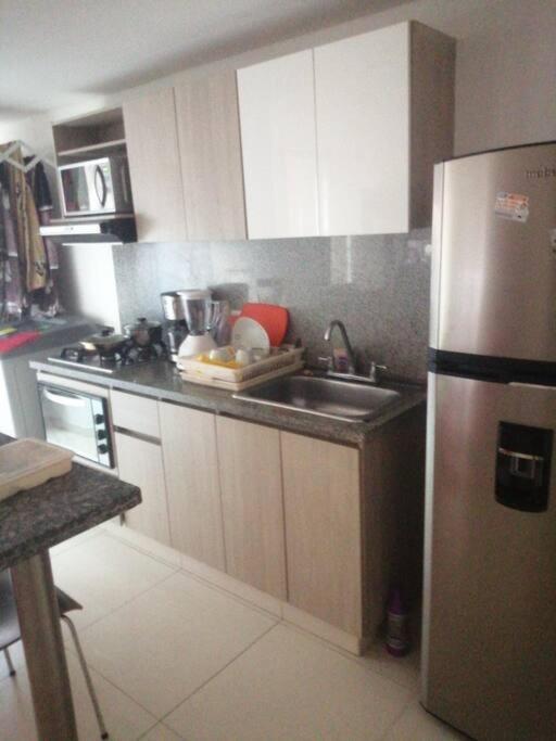 Amplio Con Oficina Apartment